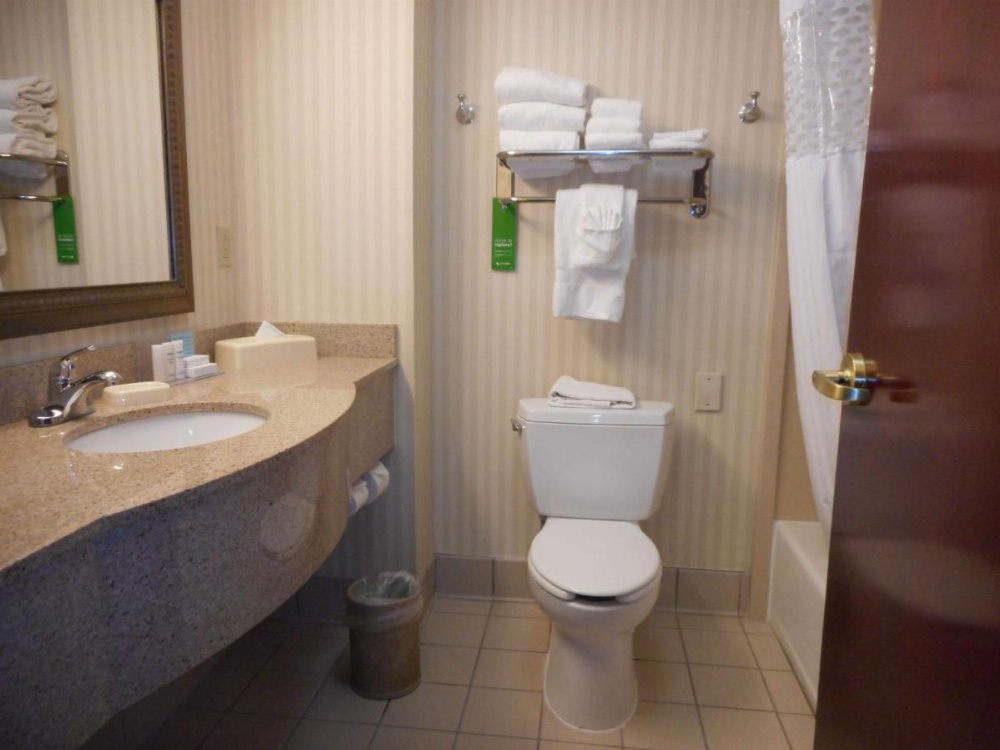 Room image 4